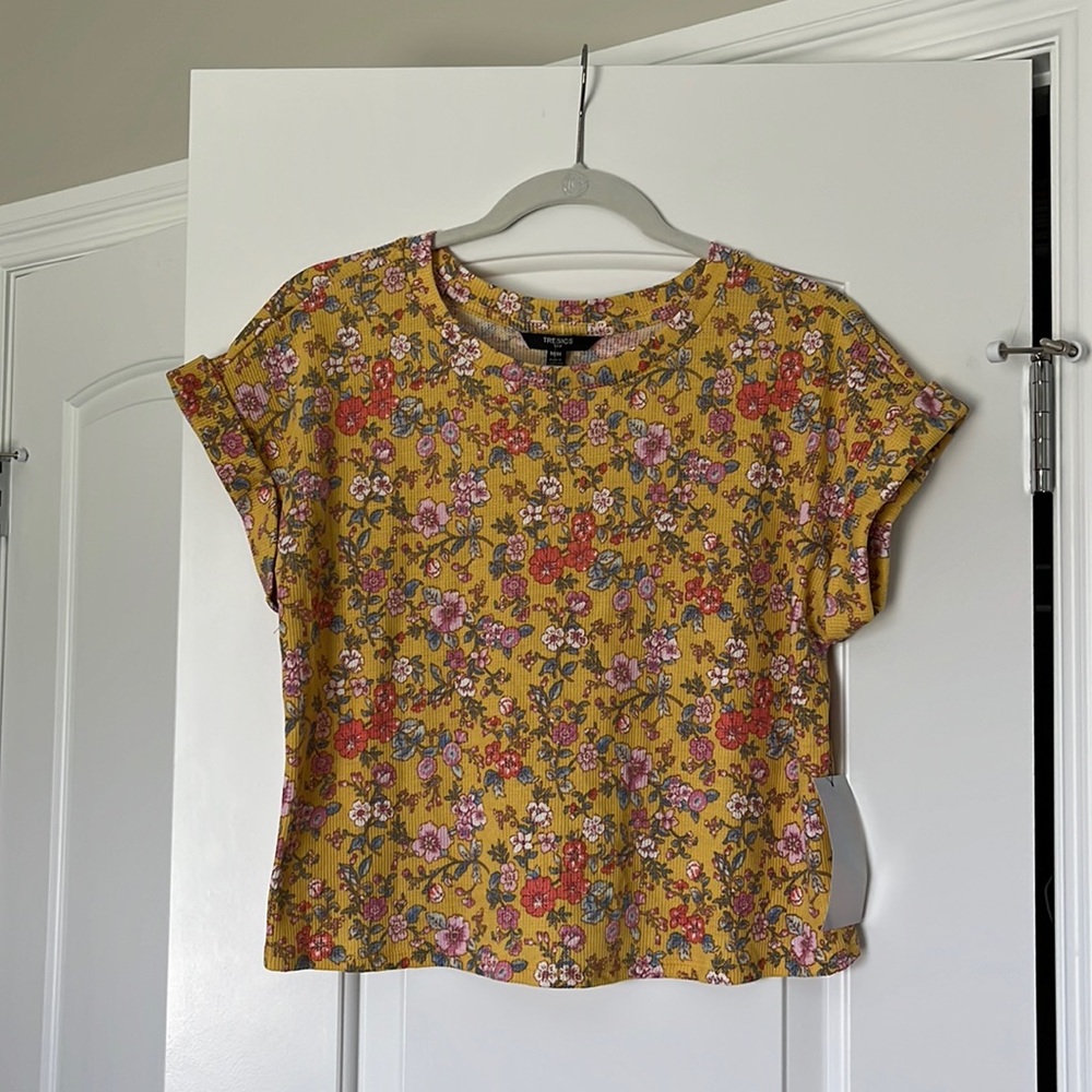 NWT Womens floral short sleeve top
